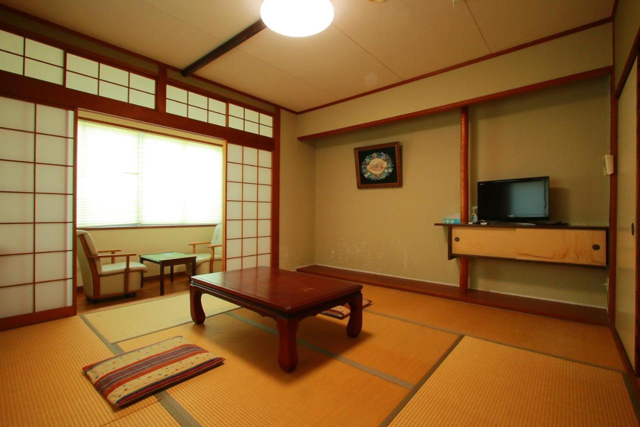 Family Ryokan Kawakyu With Showa Retro, Private Hot Spring Ібусукі Екстер'єр фото
