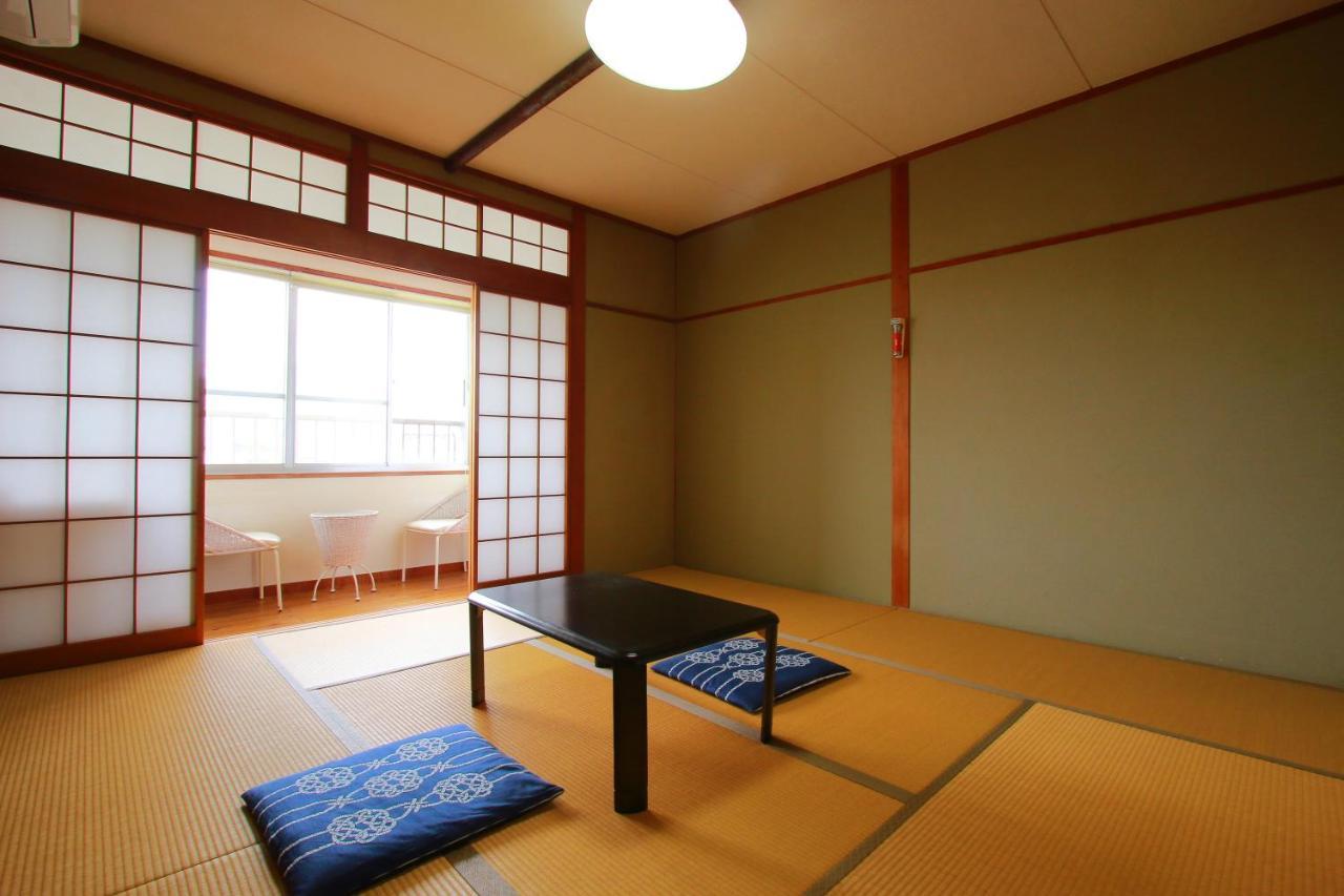 Family Ryokan Kawakyu With Showa Retro, Private Hot Spring Ібусукі Екстер'єр фото